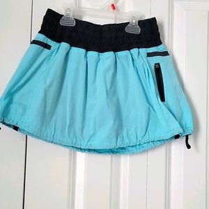 Lululemon Run Tracker skirt/skort Sz4